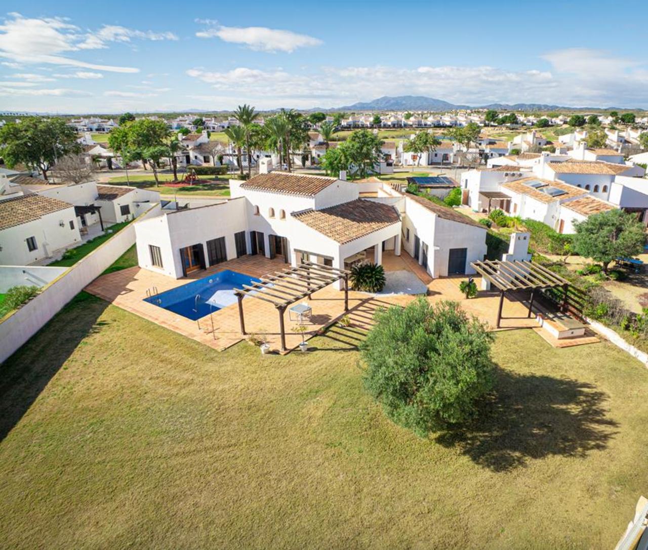 https://sunvillasmurcia.com/media/images/properties/d69bcf28a58c1369bcf28a58c15.jpg