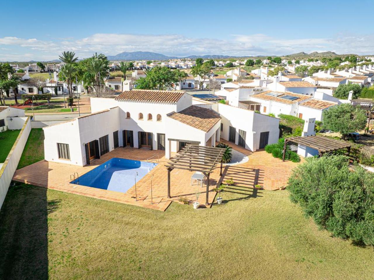 https://sunvillasmurcia.com/media/images/properties/d69bcf28a4938769bcf28a49388.jpg