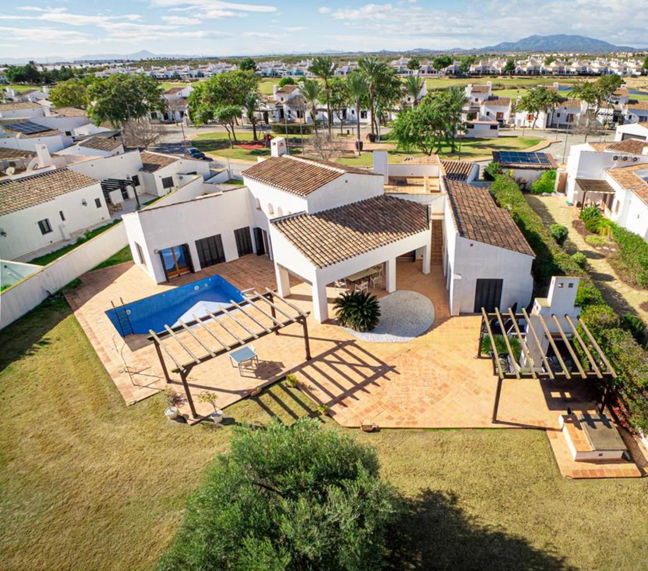 https://sunvillasmurcia.com/media/images/properties/d69bcf28a59f0169bcf28a59f03.jpg