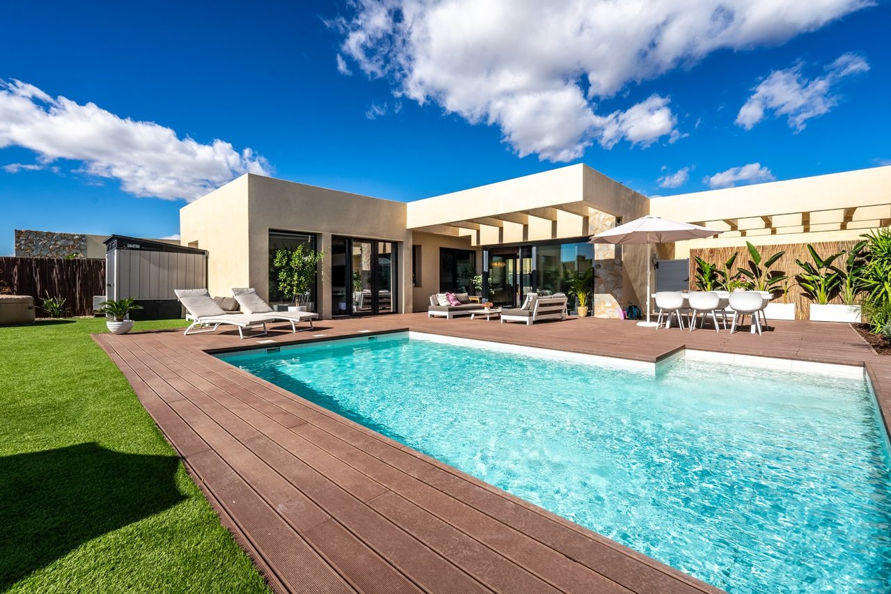 https://sunvillasmurcia.com/media/images/properties/d69bcf414cfc3b69bcf414cfc3d.jpg