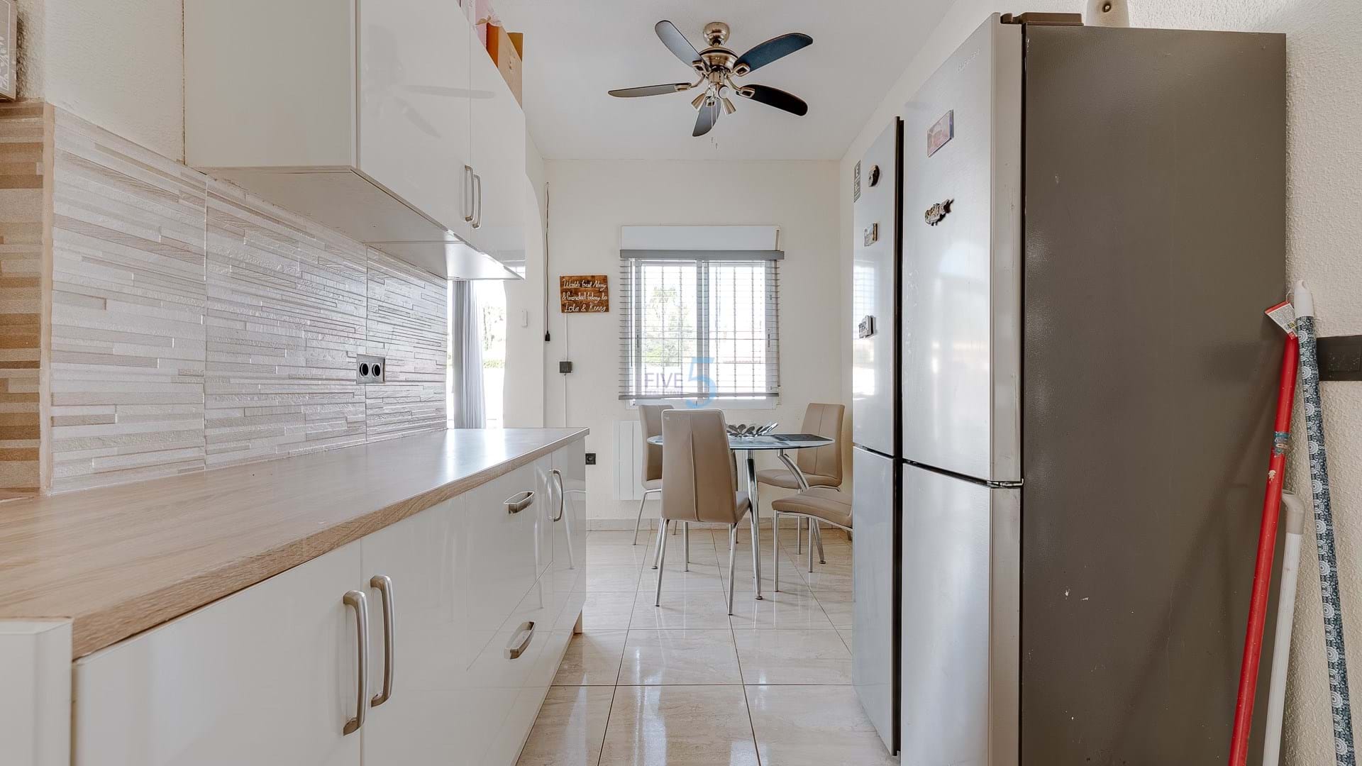 https://cdn.proppy.app/propertyphotos/2990/9f153641-d200-4581-87d6-15a0dd5c41c5/744619/285ce1c7-d4c4-40cc-8e16-58be8dbdf284.jpg