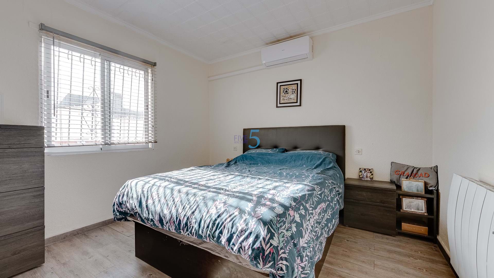 https://cdn.proppy.app/propertyphotos/2990/9f153641-d200-4581-87d6-15a0dd5c41c5/744619/ee4045e1-2edd-4fb9-b77f-35d42db4dcc7.jpg