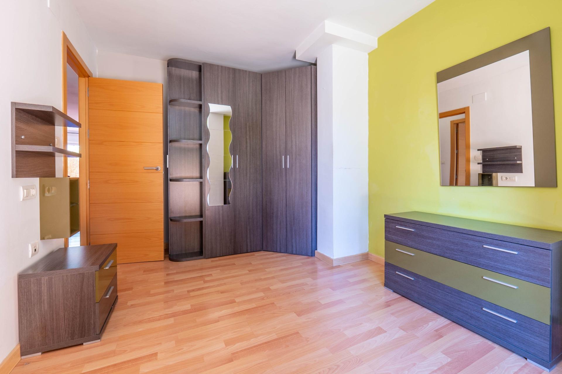 https://fotos15.apinmo.com/5292/28829687/1-8.jpg