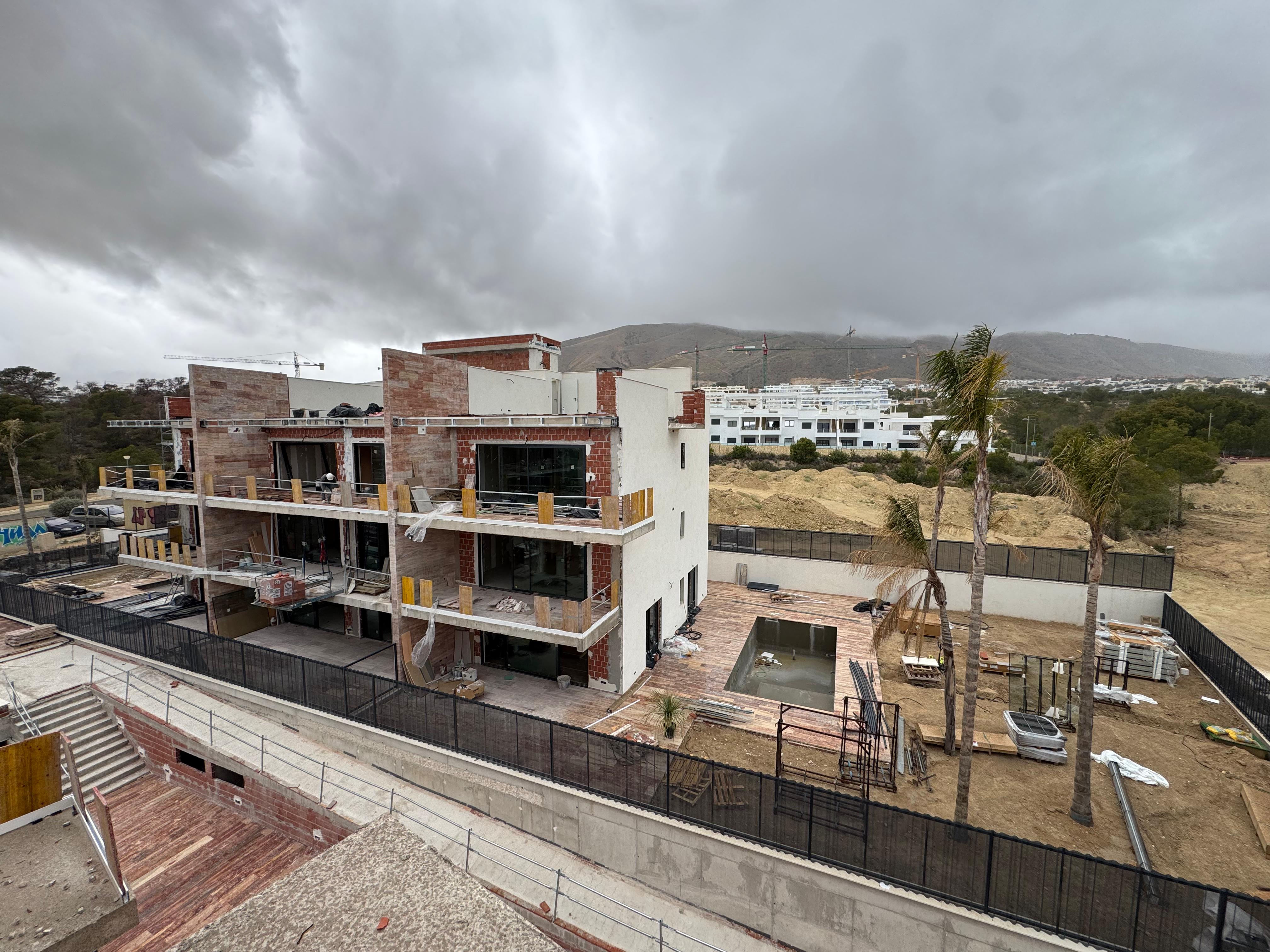 https://medianewbuild.com/file/hh-media-bucket/developments_v2/71577609/media/images/commonareas/7.jpg