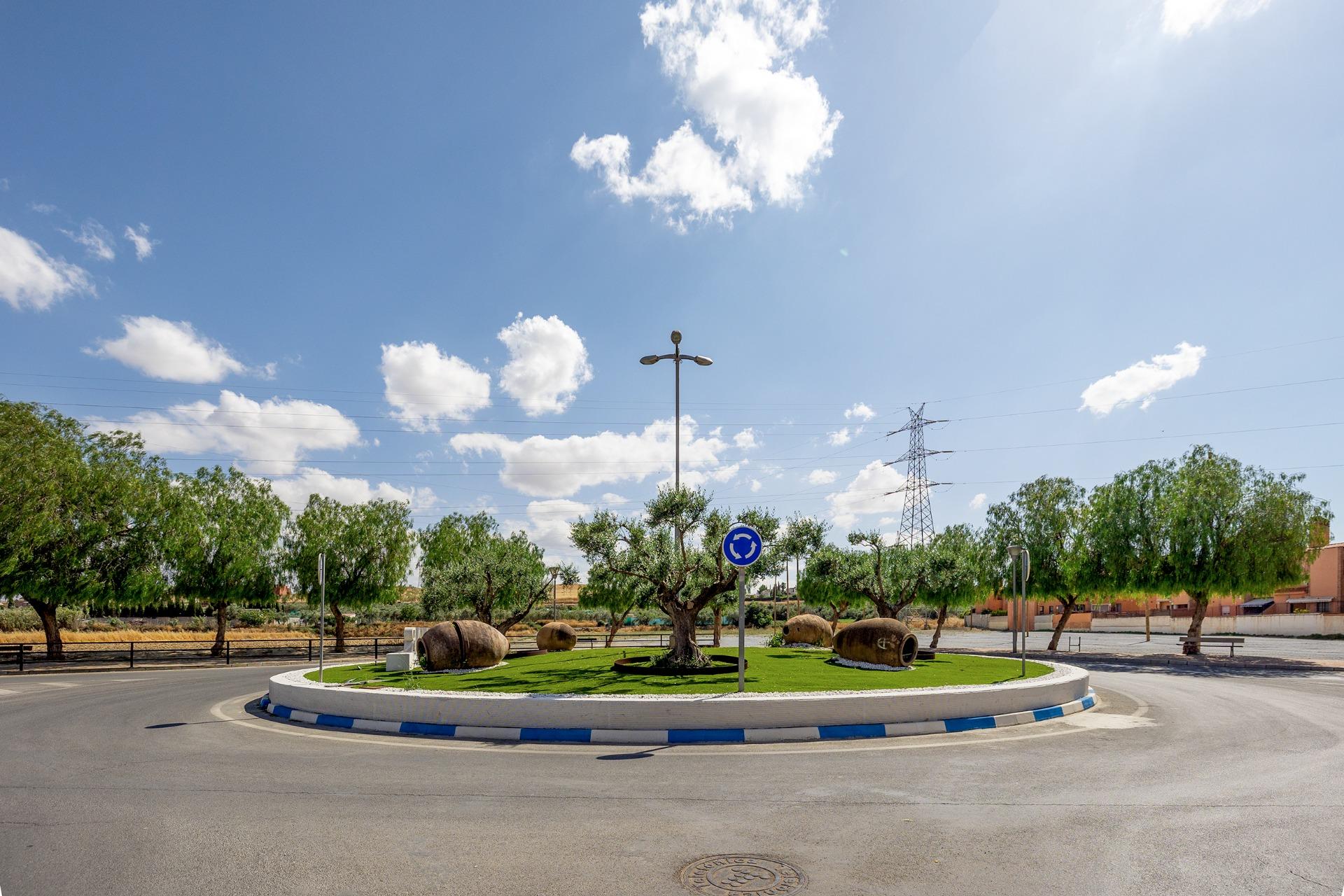 https://fotos15.apinmo.com/5292/29225230/1-3.jpg