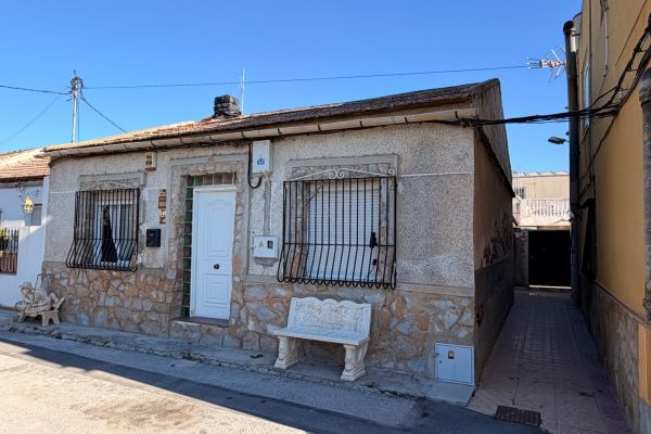http://www.jmtspanishproperties.com/property_images2/1050192_large.jpg