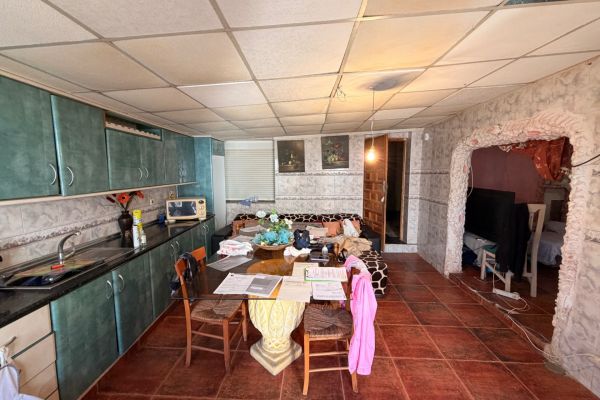 http://www.jmtspanishproperties.com/property_images2/1050193_large.jpg