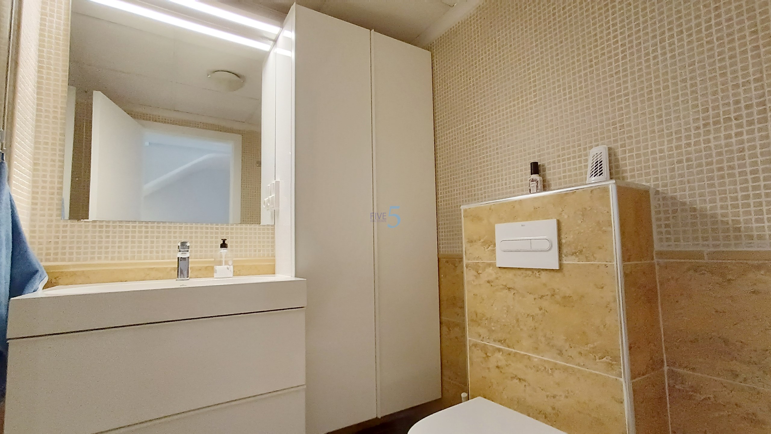 https://cdn.proppy.app/propertyphotos/2990/9f153641-d200-4581-87d6-15a0dd5c41c5/579578/f159f5e7-baf5-4df1-a4d0-79d7fb5f5ff5.jpg