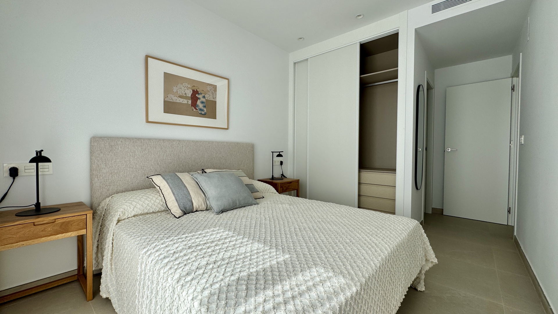 https://medianewbuild.com/file/hh-media-bucket/developments_v2/34804911/media/images/indoor/12.jpg