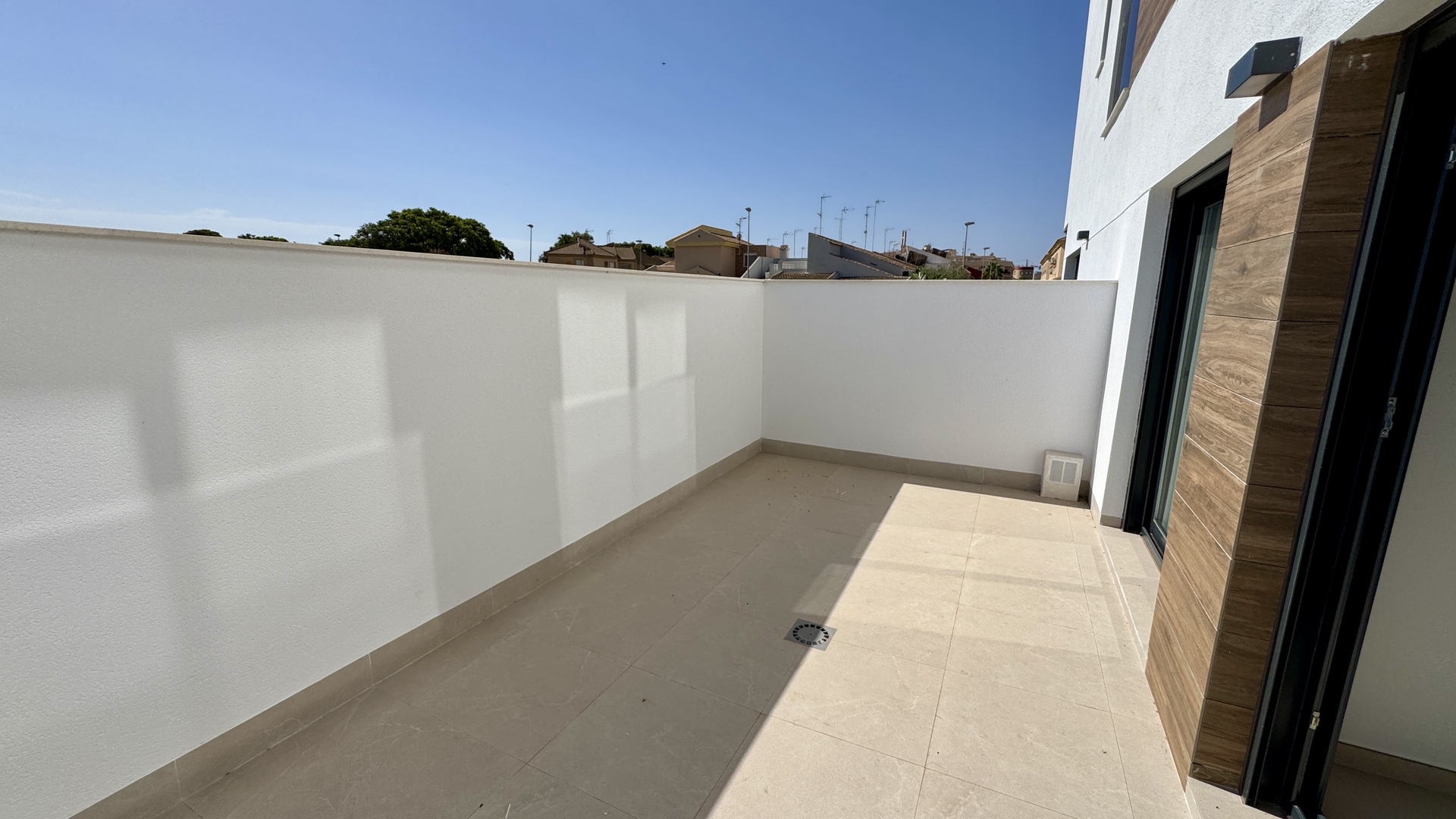 https://medianewbuild.com/file/hh-media-bucket/developments_v2/34804911/media/images/indoor/13.jpg