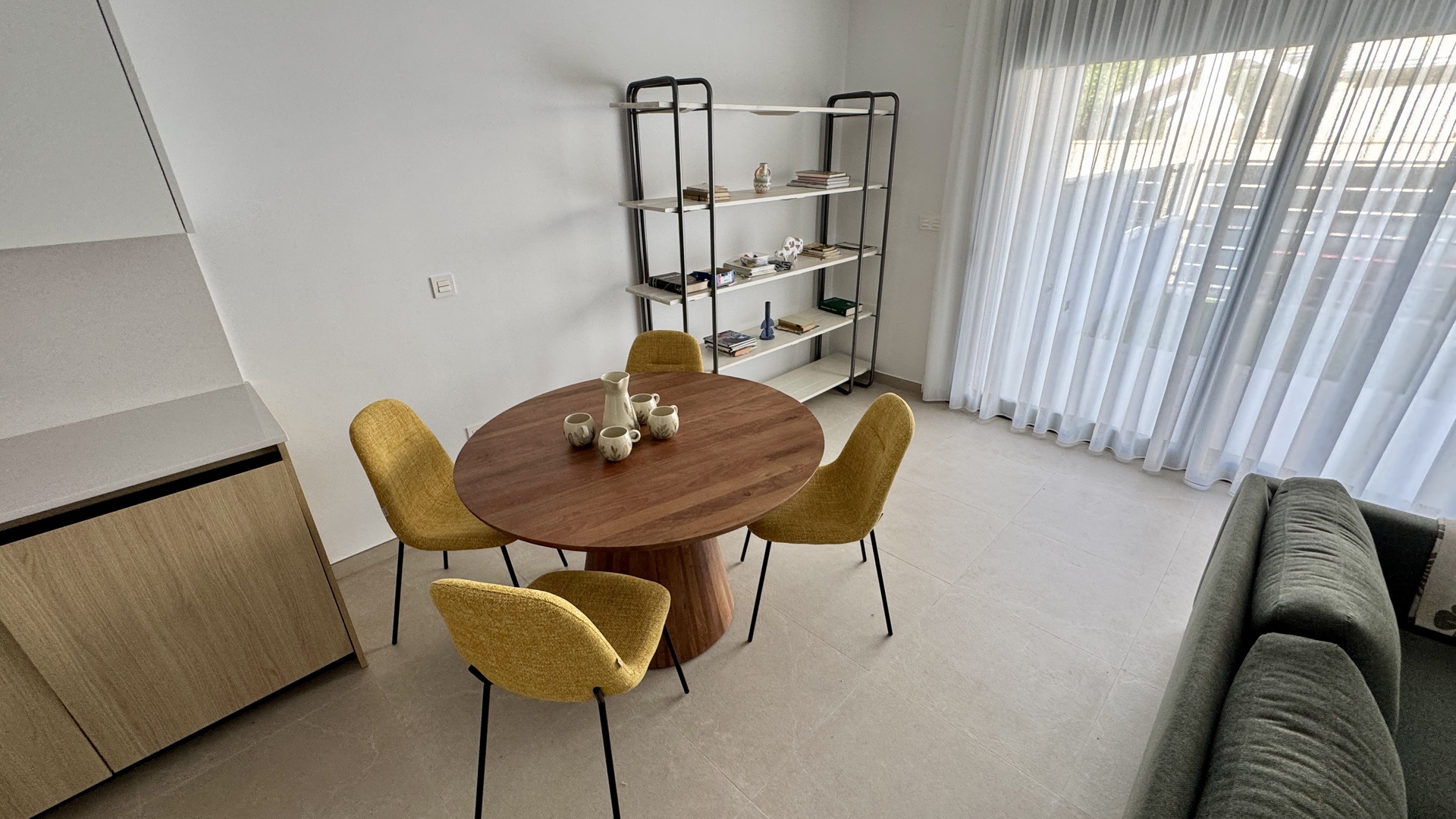 https://medianewbuild.com/file/hh-media-bucket/developments_v2/34804911/media/images/indoor/14.jpg