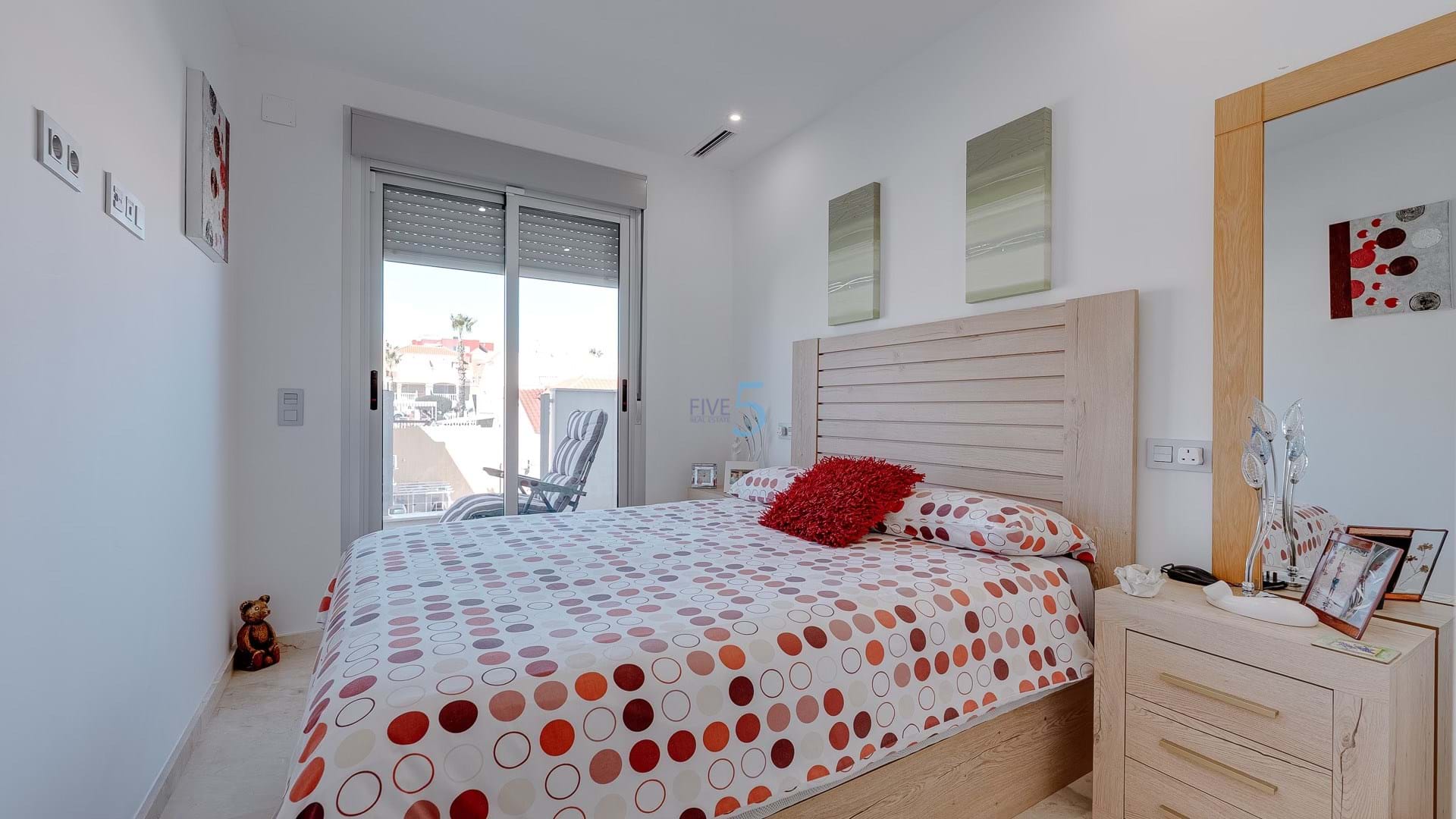 https://cdn.proppy.app/propertyphotos/2990/9f153641-d200-4581-87d6-15a0dd5c41c5/747481/9a2afa62-61f8-4cb4-a69c-61c4a3f4b853.jpg