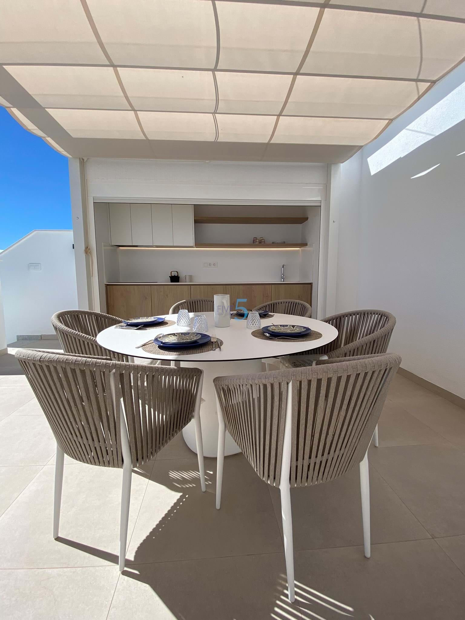 https://cdn.proppy.app/propertyphotos/2990/9f153641-d200-4581-87d6-15a0dd5c41c5/747772/dc54d33b-3b59-43a1-aa7e-174417efd944.jpg