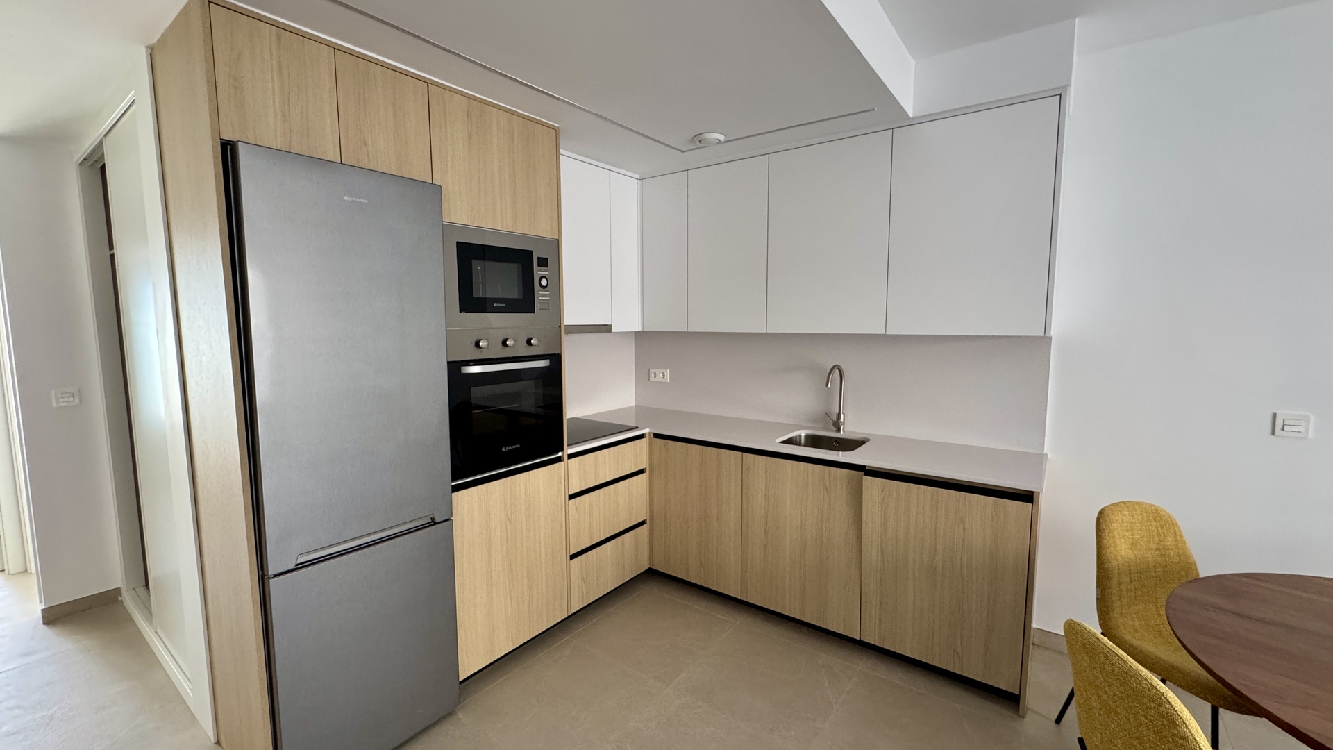 https://medianewbuild.com/file/hh-media-bucket/developments_v2/34804911/media/images/indoor/15.jpg