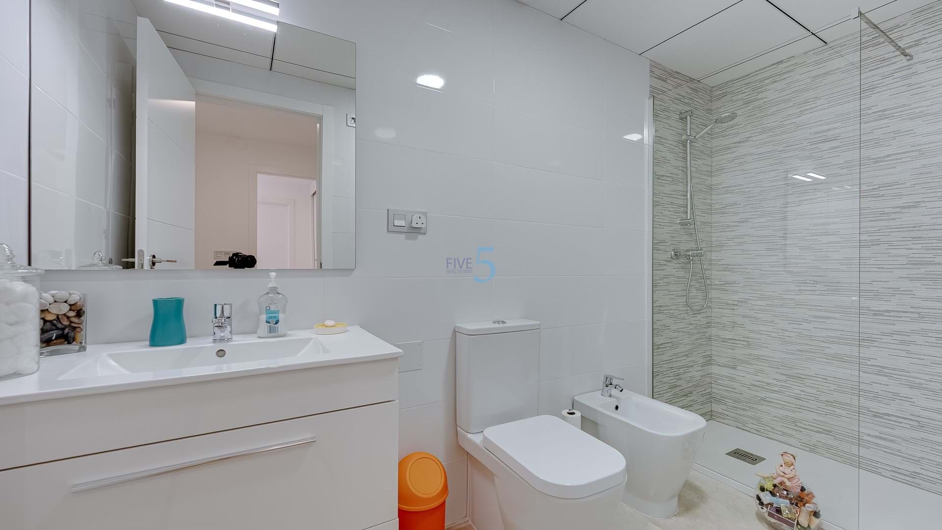https://cdn.proppy.app/propertyphotos/2990/9f153641-d200-4581-87d6-15a0dd5c41c5/747481/83dad8e0-adbd-4dc1-8aeb-c4d97f62a7b9.jpg
