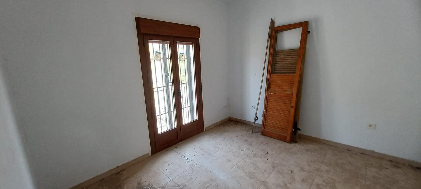 https://production-kyero-property-images.s3.amazonaws.com/20790/20790760/413746065_original.jpg?checksum=eeabd5381cf58fad068e2d4d256b15b401775471