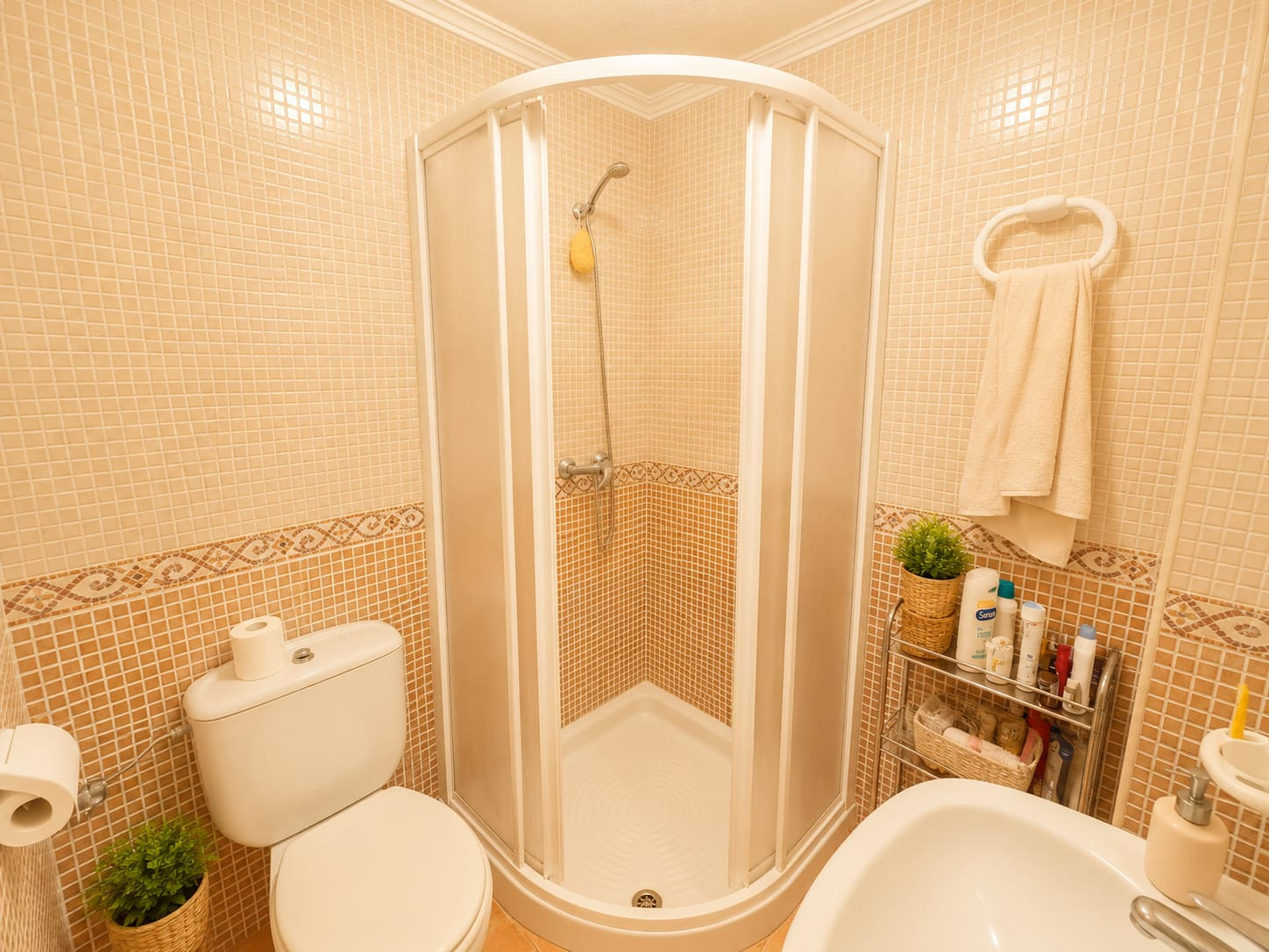 https://production-kyero-property-images.s3.amazonaws.com/20827/20827767/414726478_original.jpg?checksum=2644ce05ffd41c742627c95fb91d816905840cb1