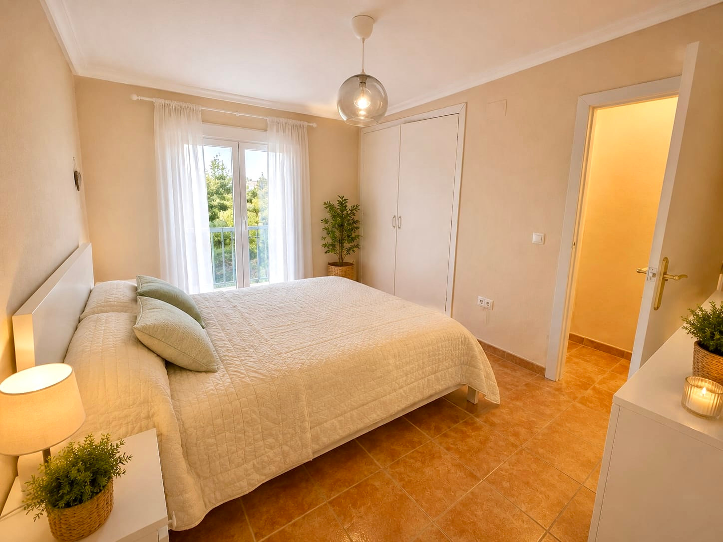https://production-kyero-property-images.s3.amazonaws.com/20827/20827767/414726481_original.jpg?checksum=ca8ffe8c5c4ffd4d0aae3eb2938b6e0b77621aea