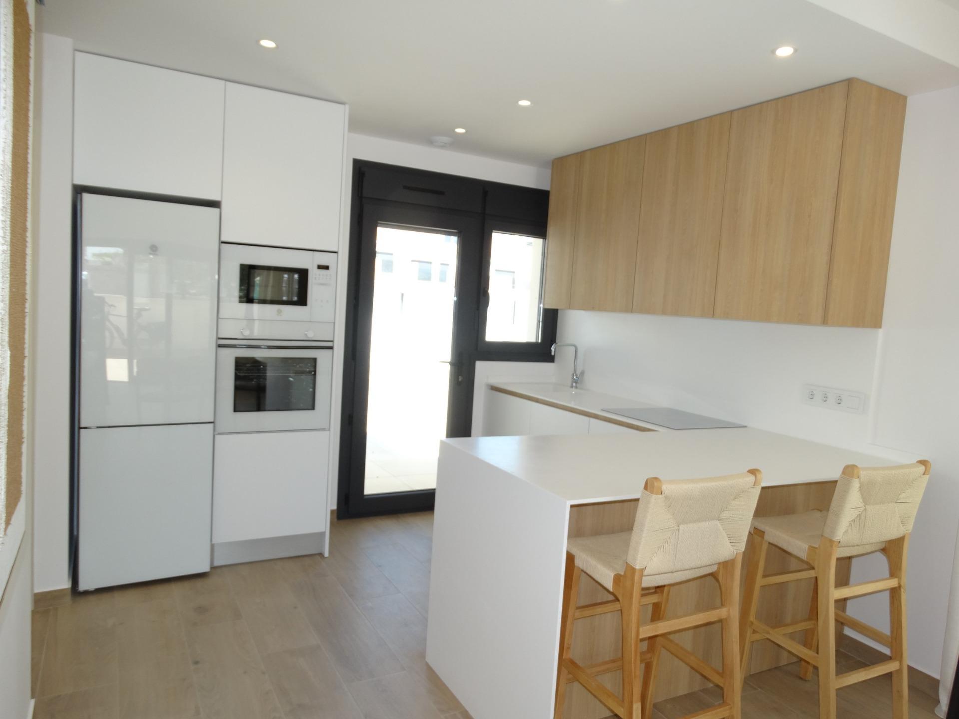 https://production-kyero-property-images.s3.amazonaws.com/20831/20831949/414844932_original.jpg?checksum=f258125121796393a2bb243abdd43d383460fac0