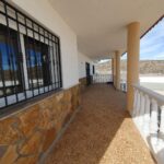 https://production-kyero-property-images.s3.amazonaws.com/19852/19852936/415452622_original.jpg?checksum=100a478f0a6ef36b82d80c3f8bb3bc9e9a843a38