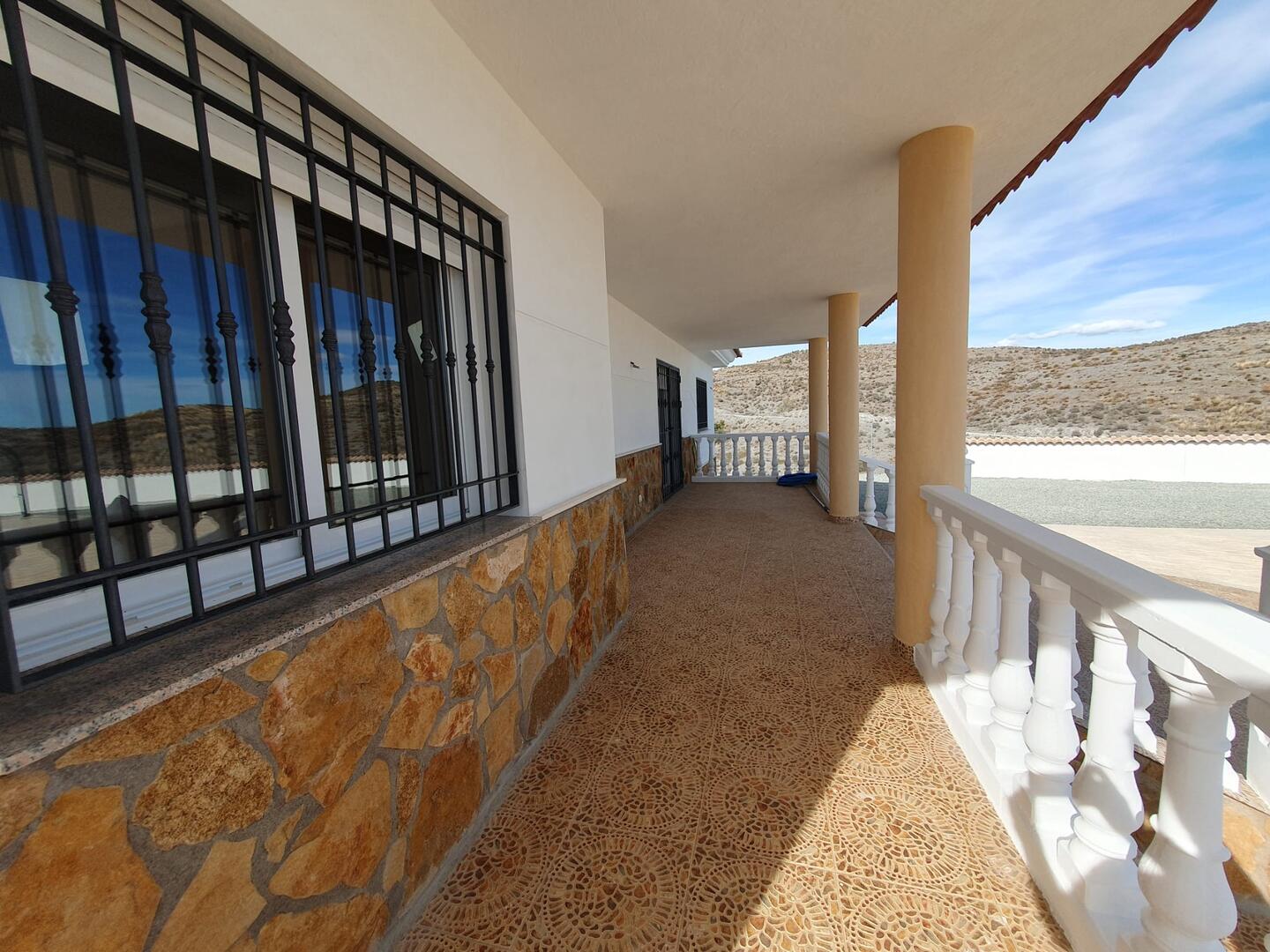https://production-kyero-property-images.s3.amazonaws.com/19852/19852936/415452622_original.jpg?checksum=100a478f0a6ef36b82d80c3f8bb3bc9e9a843a38