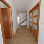 https://production-kyero-property-images.s3.amazonaws.com/19852/19852936/415452624_original.jpg?checksum=33b73f4e306b272de5b9ac20db0715d828b3e250