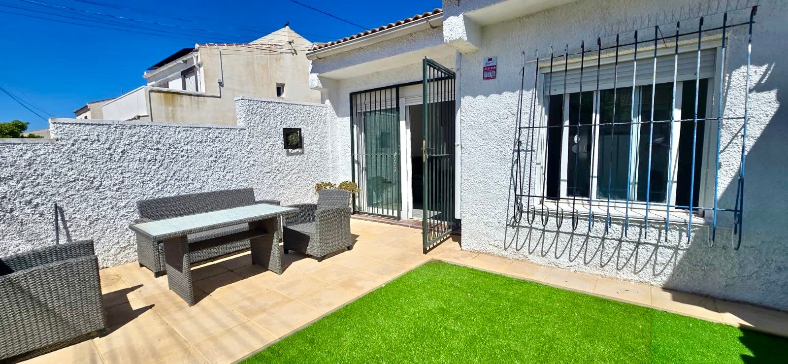 https://production-kyero-property-images.s3.amazonaws.com/20858/20858203/415568561_original.jpg?checksum=233119df0f06f656cf8c9fb7eac9984ec12ec8b7