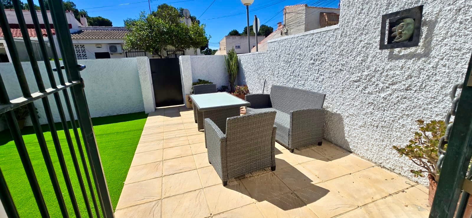 https://production-kyero-property-images.s3.amazonaws.com/20858/20858203/415568562_original.jpg?checksum=5faa4a3f615d405d50c1714ddb0fe9205a61b1a7