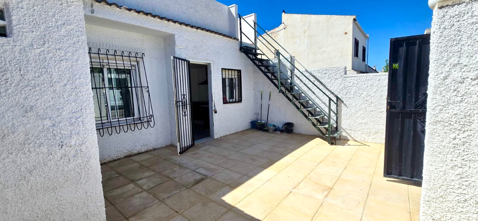 https://production-kyero-property-images.s3.amazonaws.com/20858/20858203/415568565_original.jpg?checksum=77ef188bc7e6aade6a40df68e653e20c9bdc5f5f