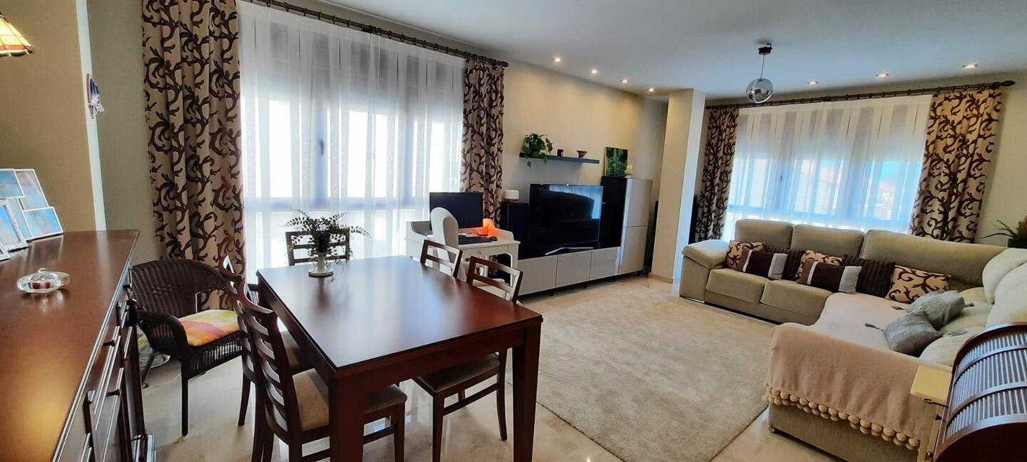 https://production-kyero-property-images.s3.amazonaws.com/20875/20875347/416067082_original.jpg?checksum=5e69efabb1d9d726fa2b3a10b959c8f4c77b7f3f