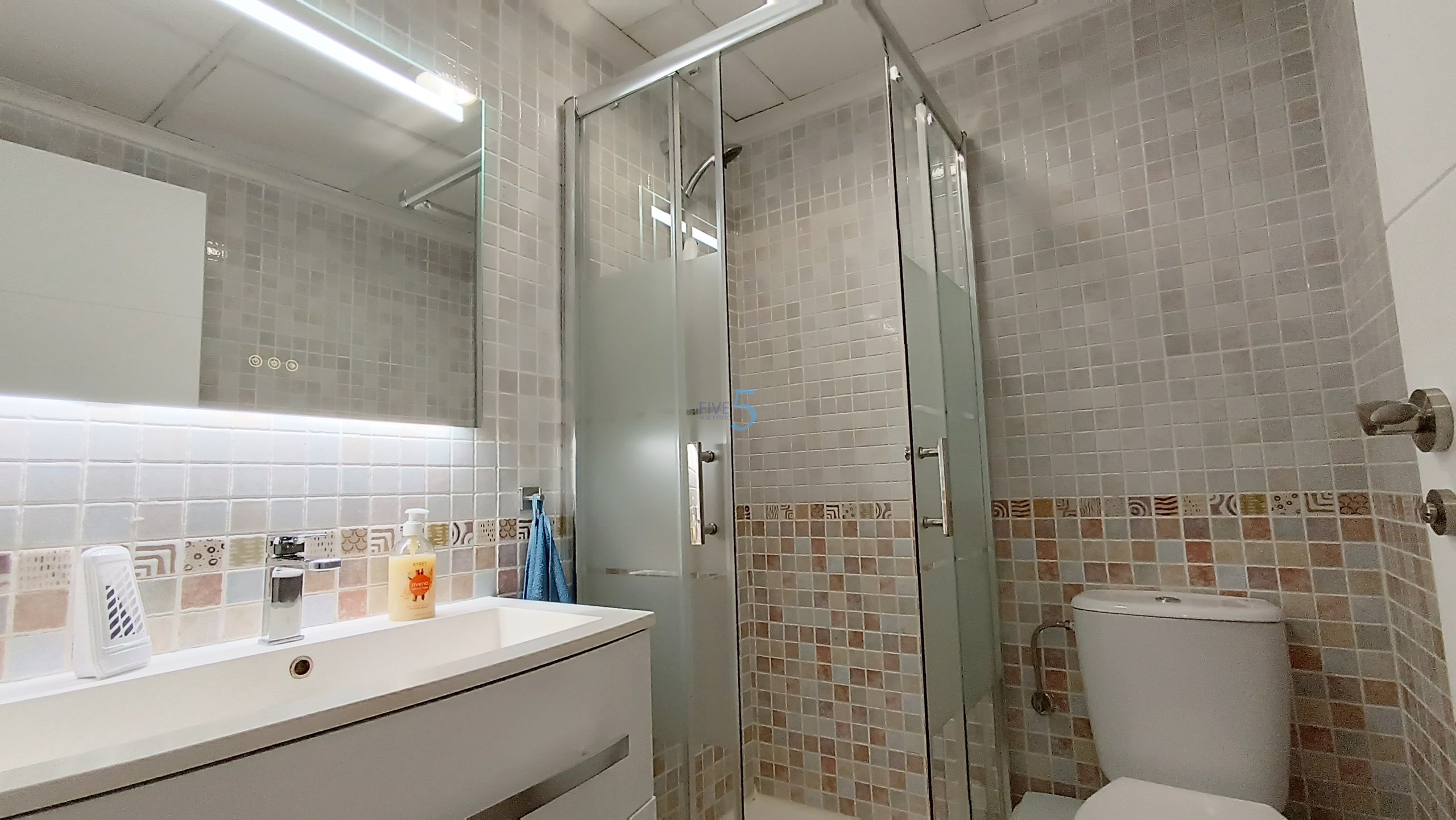 https://cdn.proppy.app/propertyphotos/2990/9f153641-d200-4581-87d6-15a0dd5c41c5/579578/e514c9d8-c74f-4a7a-a5e6-9716ca4e343e.jpg