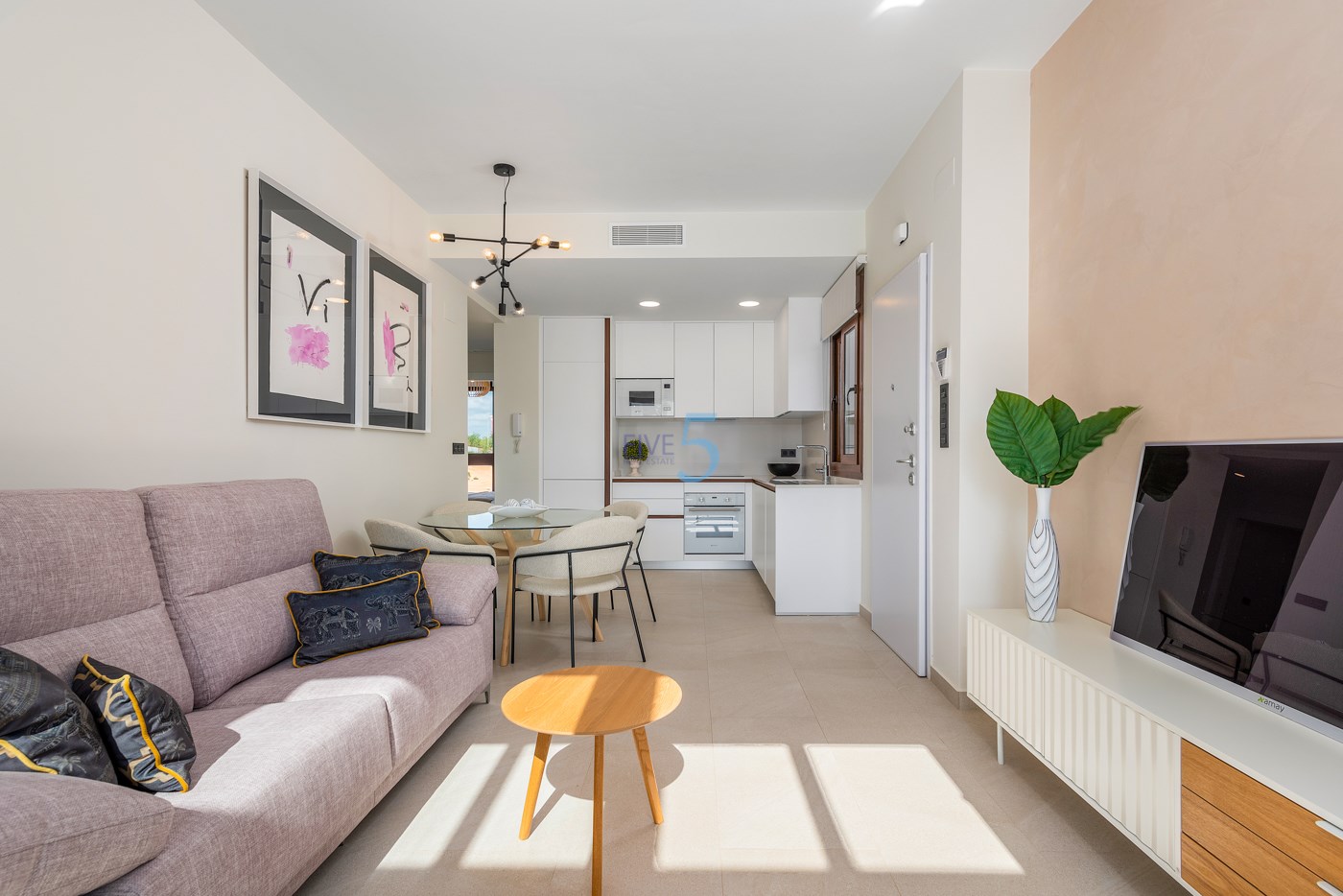https://cdn.proppy.app/propertyphotos/2990/9f153641-d200-4581-87d6-15a0dd5c41c5/747753/c4ea6ee7-f1ff-4550-9ace-8d4ea3f4fbe9.jpg