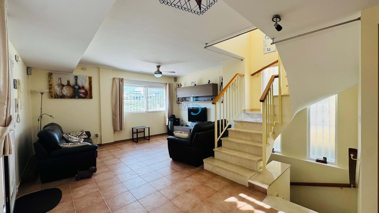 https://cdn.proppy.app/propertyphotos/2990/9f153641-d200-4581-87d6-15a0dd5c41c5/737855/6aaebba9-de9c-4c3f-889c-b9ff123c3840.jpg