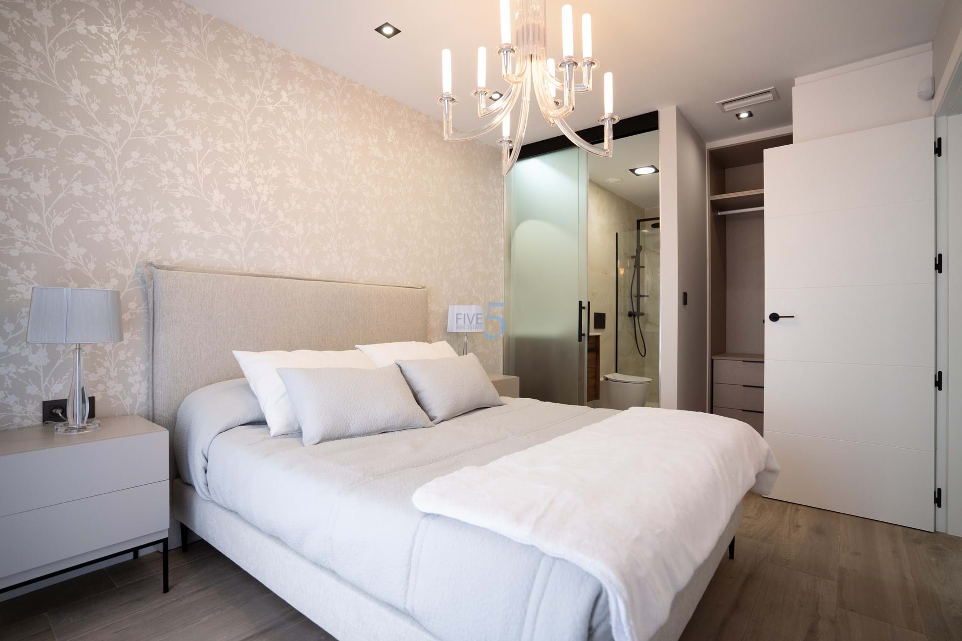https://cdn.proppy.app/propertyphotos/2990/9f153641-d200-4581-87d6-15a0dd5c41c5/747953/c3b460bd-d899-49db-a89e-978b3340c36c.jpg