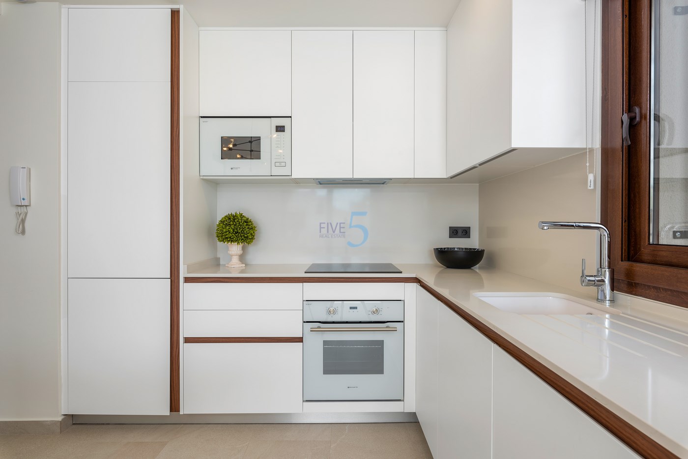 https://cdn.proppy.app/propertyphotos/2990/9f153641-d200-4581-87d6-15a0dd5c41c5/747753/5b703bbe-cbef-4c4f-b004-0357d55e2da9.jpg