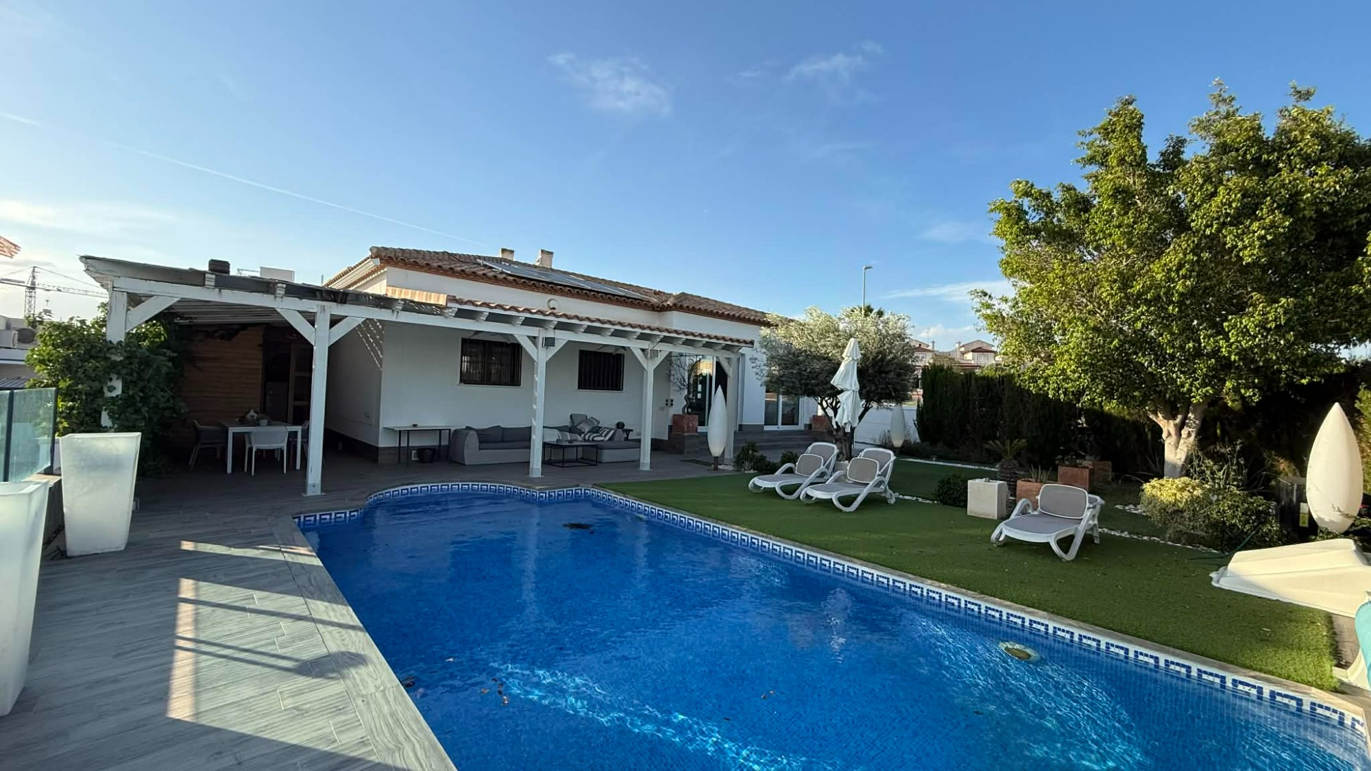 http://www.inmomorales.com/media/images/properties/o_1jnub22431p5jnrglf13a31ipk1k.jpg