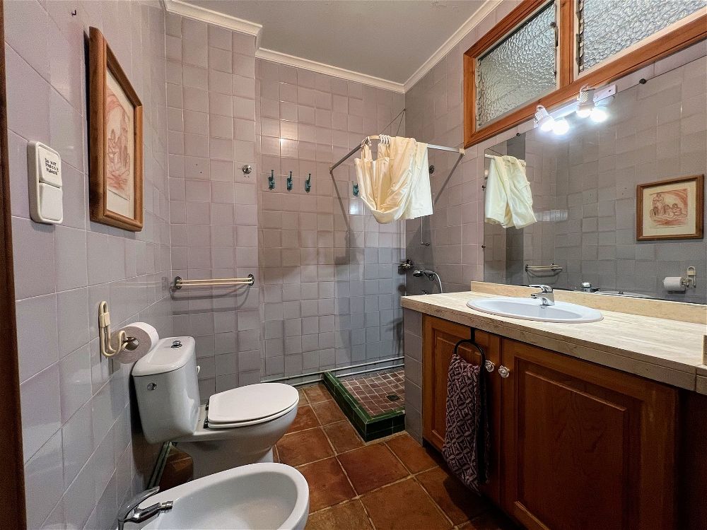 https://respacio-92aeb16a47056cced761e868d944d65d.s3.eu-west-3.amazonaws.com/property_attachment/detail_image/property_image_1rwchb7oda_20240430063041.jpg