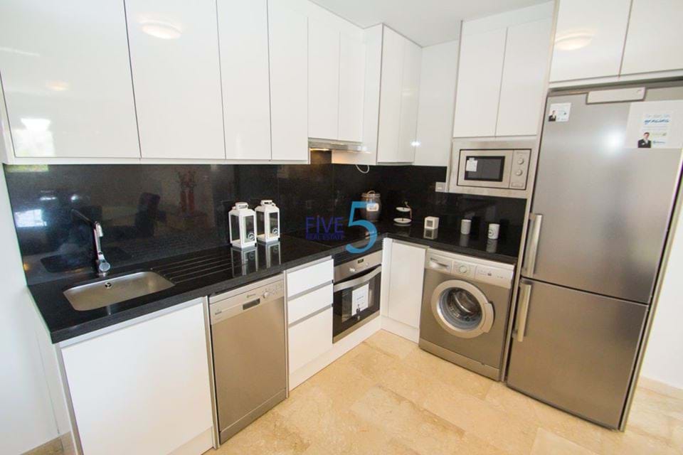 https://cdn.proppy.app/propertyphotos/2990/9f153641-d200-4581-87d6-15a0dd5c41c5/747788/6e59b6ad-0736-4773-a53f-9e86d05e3f07.jpg