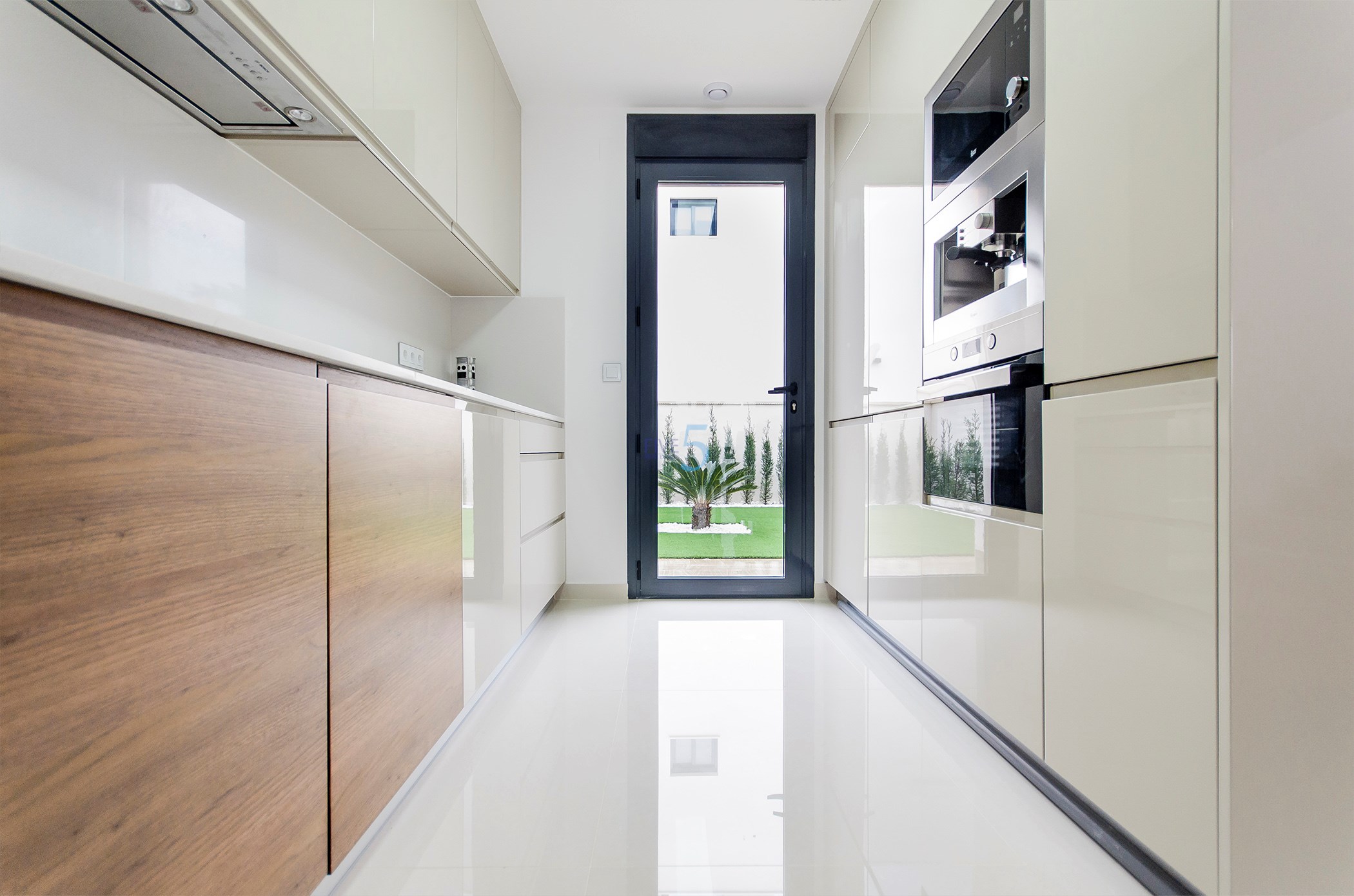 https://cdn.proppy.app/propertyphotos/2990/9f153641-d200-4581-87d6-15a0dd5c41c5/747984/0d8a9b0a-57b9-4be3-b726-ba5798d1289e.jpg