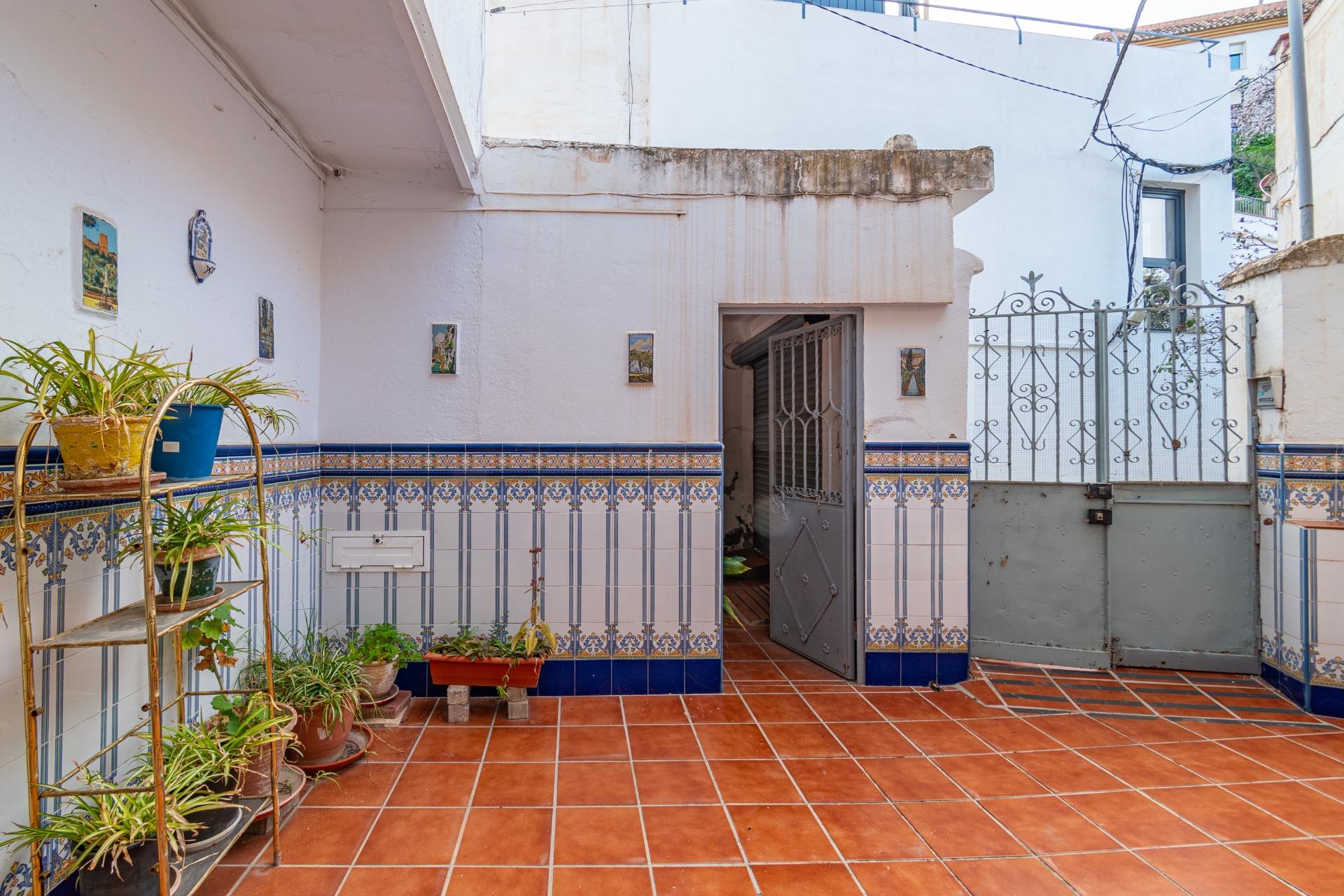 https://fotos15.apinmo.com/5292/29245143/1-3.jpg