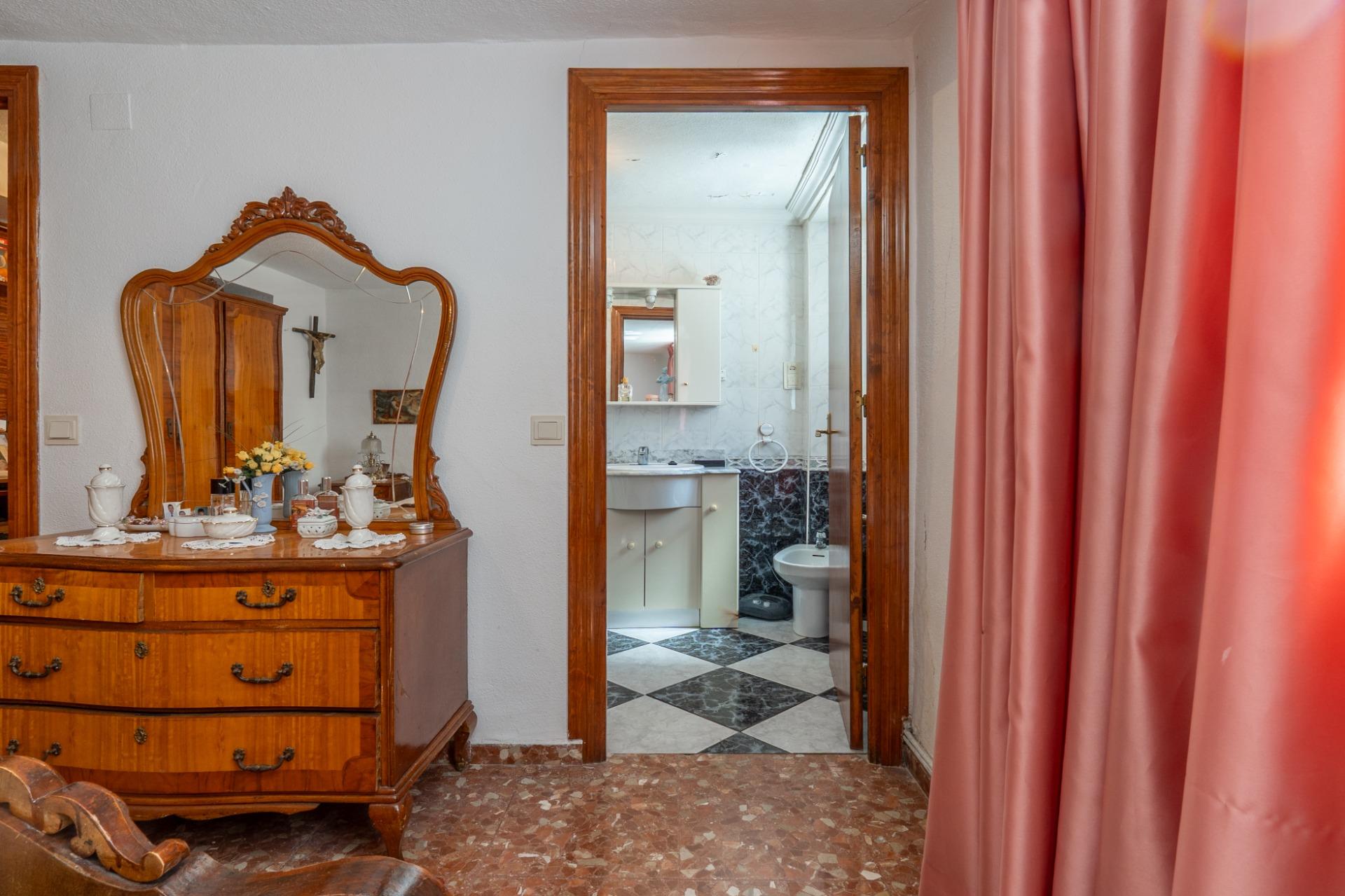 https://fotos15.apinmo.com/5292/29208468/1-5.jpg
