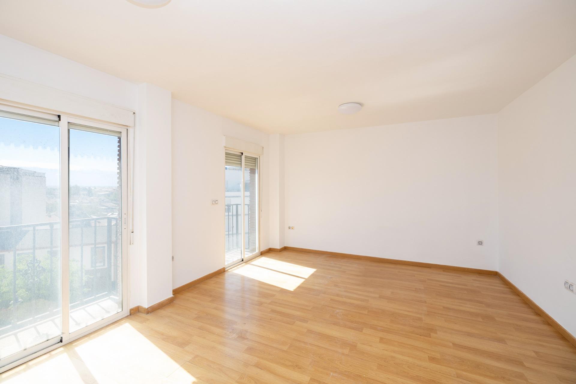 https://fotos15.apinmo.com/5292/29276678/1-5.jpg