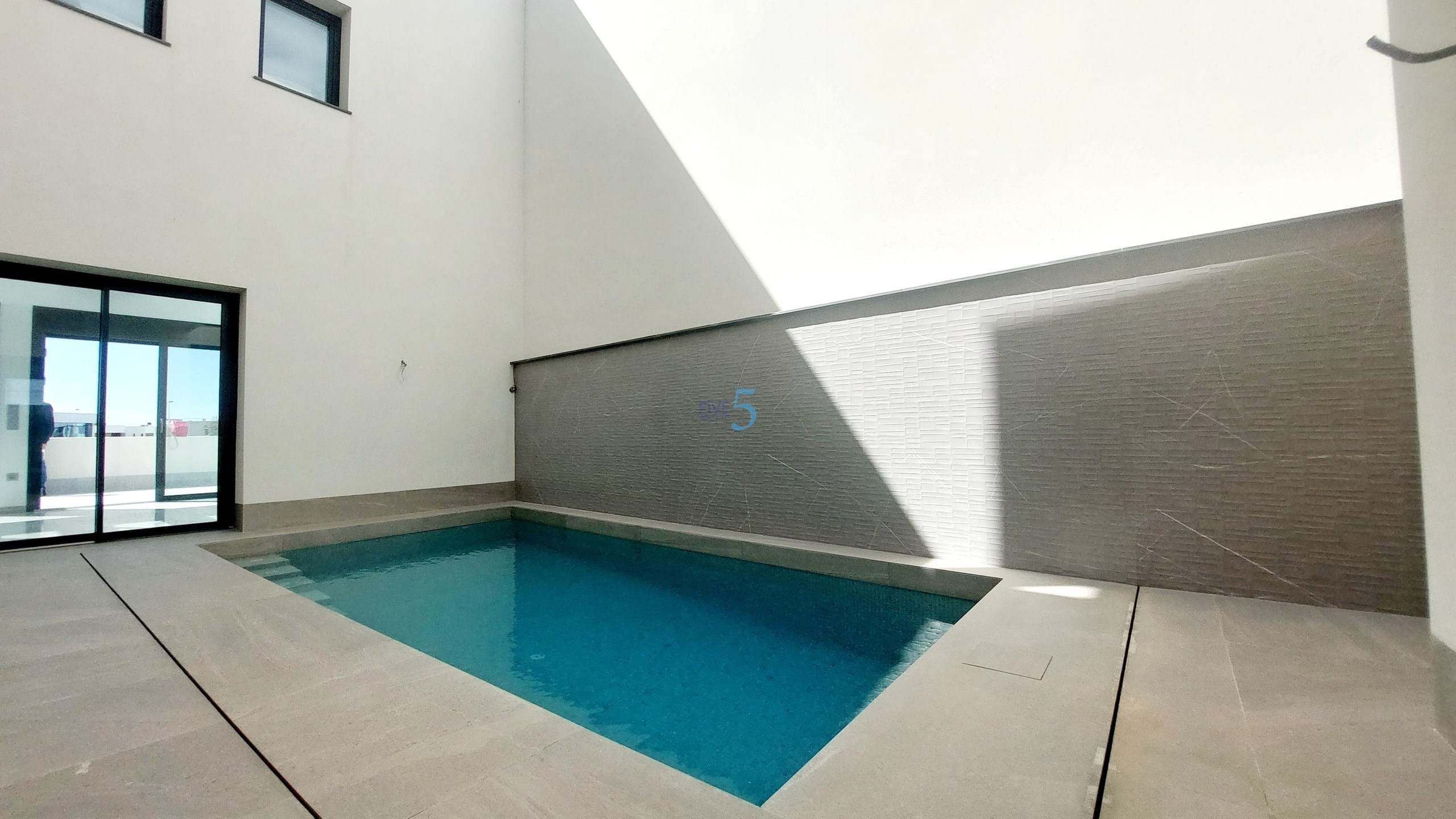 https://cdn.proppy.app/propertyphotos/2990/9f153641-d200-4581-87d6-15a0dd5c41c5/599812/666485df-a254-496d-9300-0450fc405791.jpg