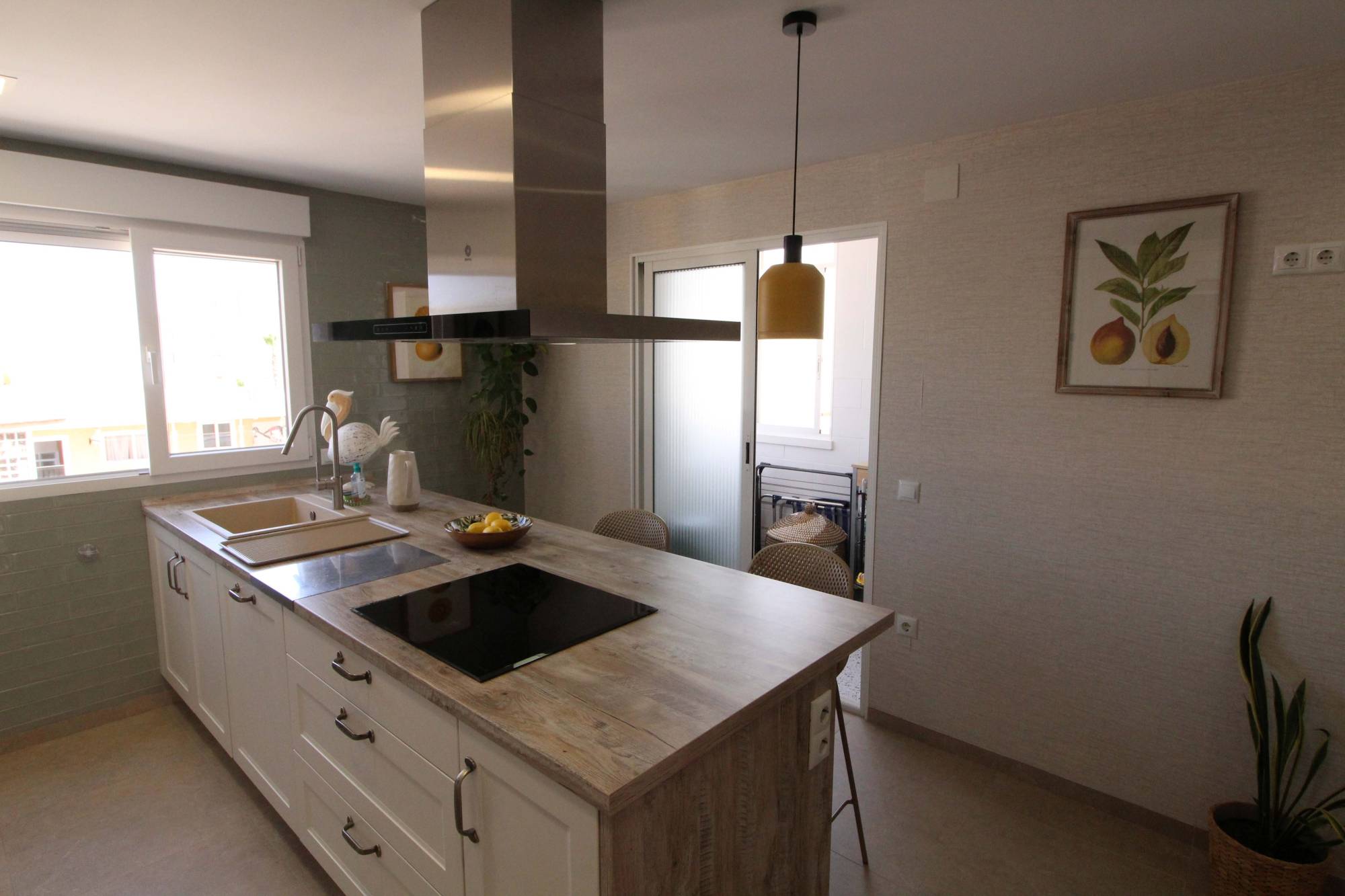 https://www.opgroupspain.com/images/listing_photos/13840_beatiful_4_bedroom_apartment_arenales_del_sol_250626164239_img_3753.jpg