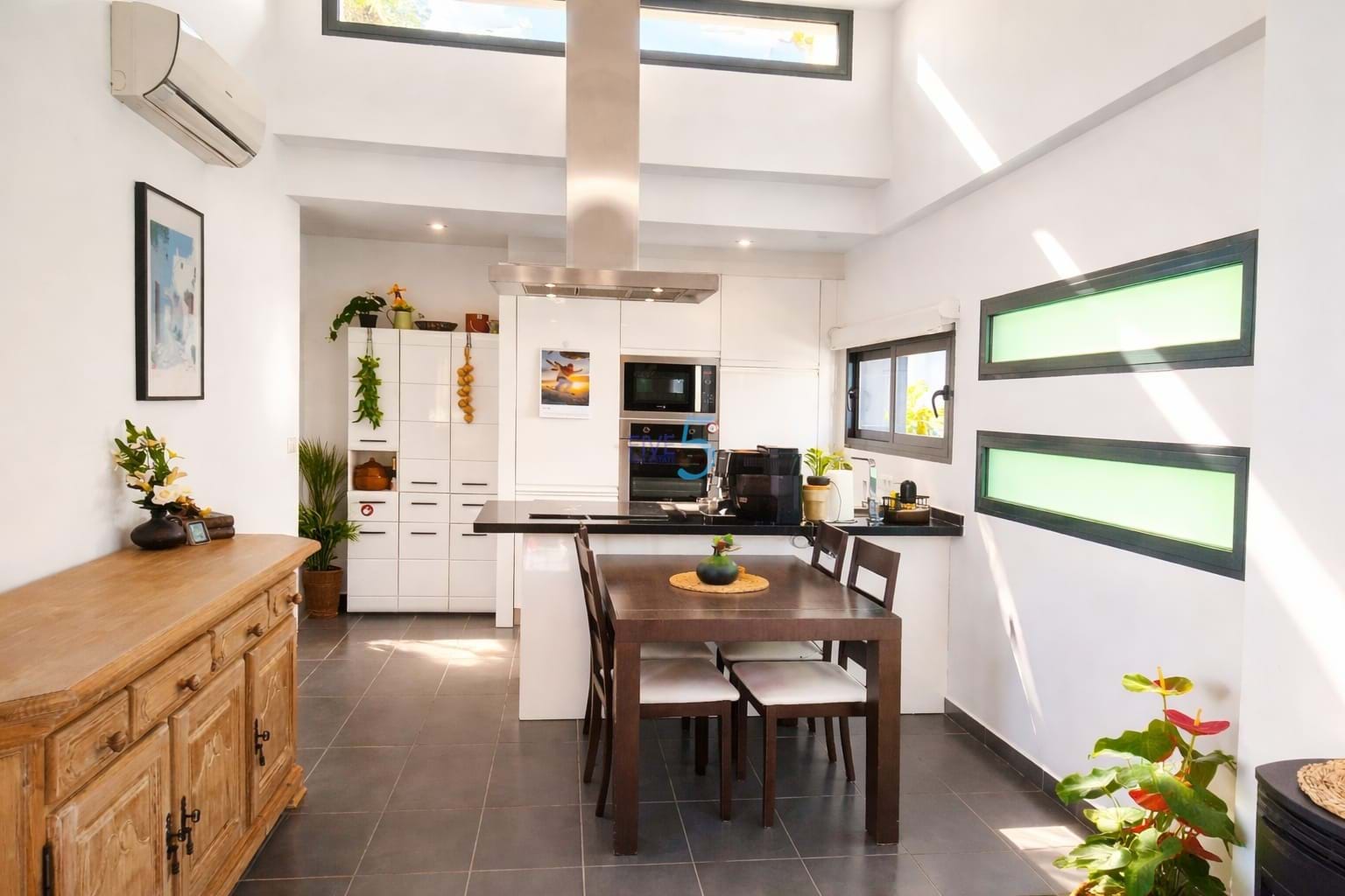 https://cdn.proppy.app/propertyphotos/2990/9f153641-d200-4581-87d6-15a0dd5c41c5/739944/8388fd54-98a0-4c8a-887f-919db63169f6.jpg