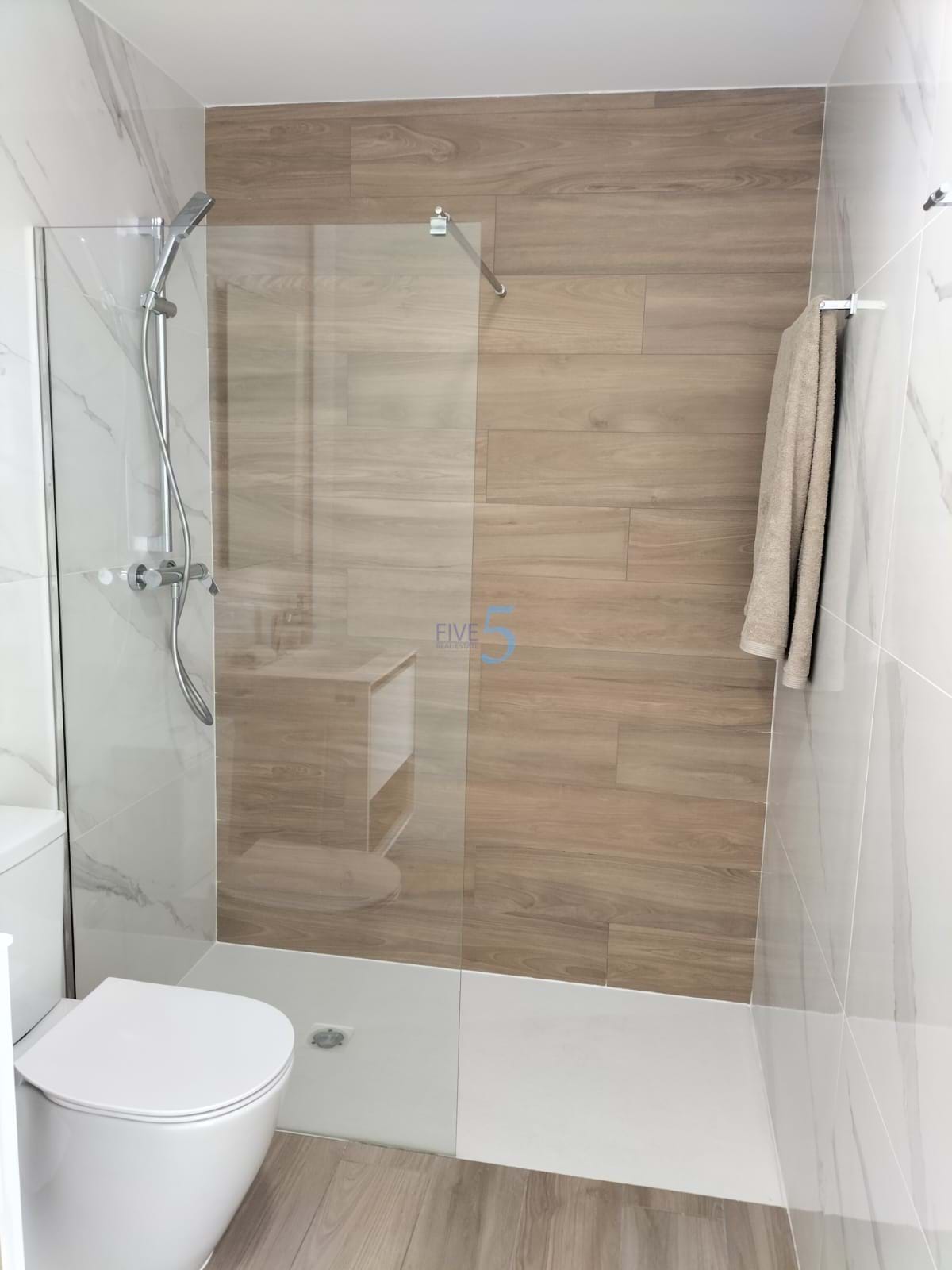 https://cdn.proppy.app/propertyphotos/2990/9f153641-d200-4581-87d6-15a0dd5c41c5/747632/b49add51-9399-4aac-8715-c26e3fdda7bc.jpg