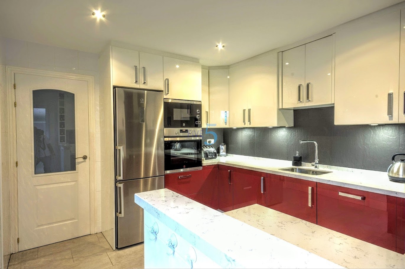 https://cdn.proppy.app/propertyphotos/2990/9f153641-d200-4581-87d6-15a0dd5c41c5/685359/442683eb-3804-481e-a980-b02db25eff07.jpg