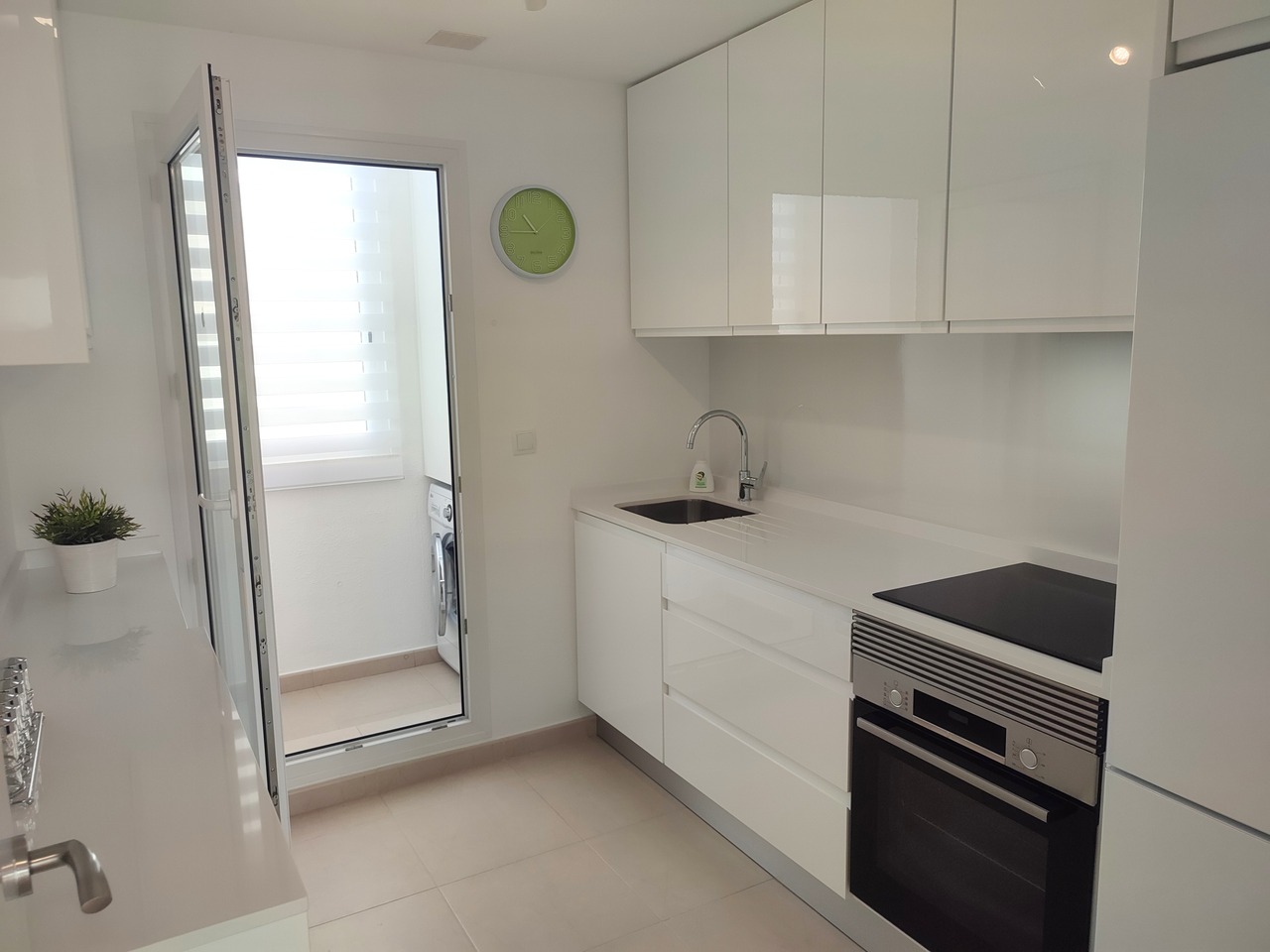 https://www.platinumpropertyspain.com/sites/001/images/31330-apartment-for-sale-in-hacienda-riquelme-golf-resort/31330-apartment-for-sale-in-hacienda-riquelme-golf-resort-26158787-large.jpg