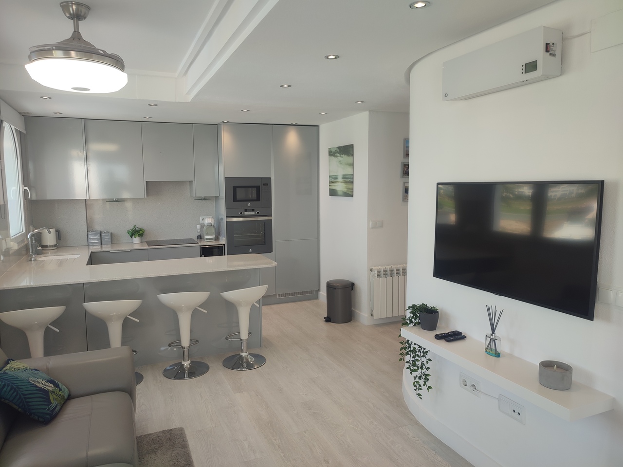 https://www.platinumpropertyspain.com/sites/001/images/31360-penthouse-for-sale-in-hacienda-riquelme-golf-resort/31360-penthouse-for-sale-in-hacienda-riquelme-golf-resort-26462269-large.jpg