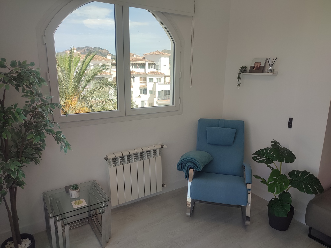 https://www.platinumpropertyspain.com/sites/001/images/31360-penthouse-for-sale-in-hacienda-riquelme-golf-resort/31360-penthouse-for-sale-in-hacienda-riquelme-golf-resort-26462273-large.jpg